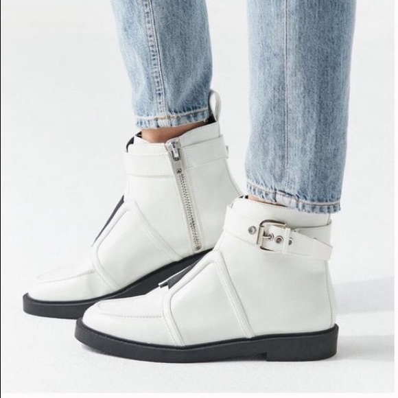urban outfitters white boots